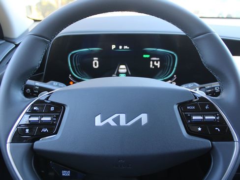 New 2026 Kia Niro EX FWD image 25