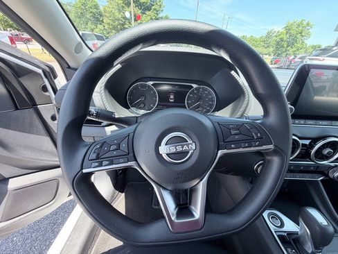 Used 2025 Nissan Sentra SV FWD image 12