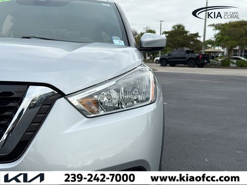 Used 2020 Nissan Kicks SV image 9