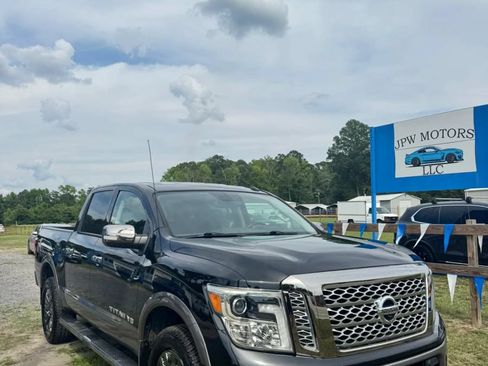Used 2019 Nissan Titan Platinum Reserve AWD/4WD image 2