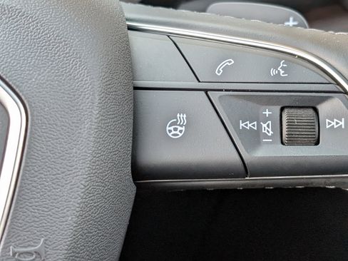 Used 2025 Audi Q5 e Premium image 35