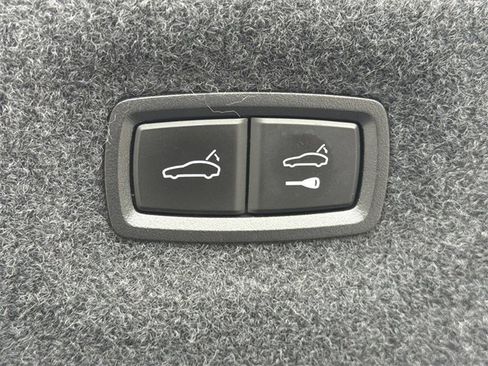 Used 2023 Porsche Taycan image 18