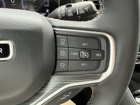 Used 2024 Jeep Wagoneer Series II image 20