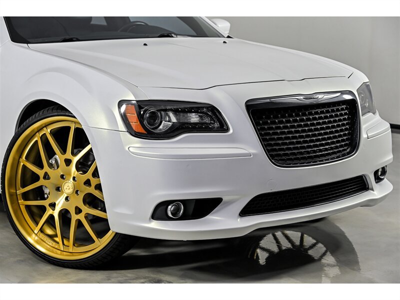 Used 2012 Chrysler 300 SRT8 w/ Leather Interior Group RWD image 2