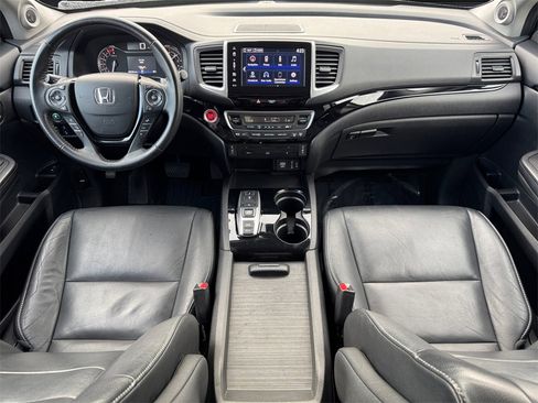 Used 2018 Honda Pilot Touring image 16