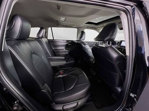 Used 2023 Toyota Highlander XLE image 28