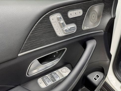 Certified 2023 Mercedes-Benz GLS 450 4MATIC image 11