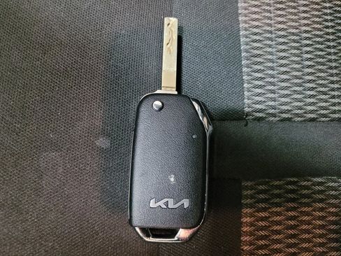 Used 2022 Kia Sorento LX image 32