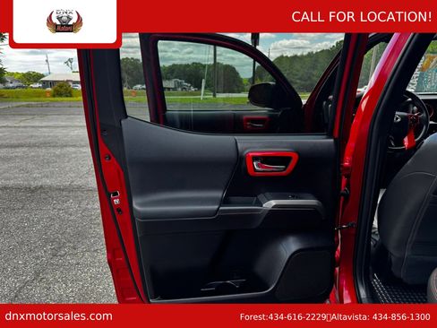 Used 2017 Toyota Tacoma TRD Off-Road AWD/4WD image 34