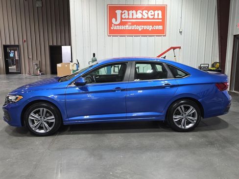 Used 2024 Volkswagen Jetta SE image 2
