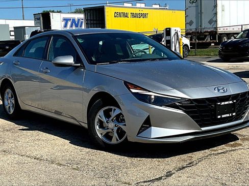 Used 2021 Hyundai Elantra SE image 36