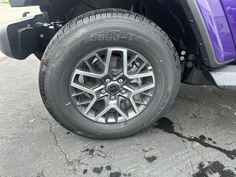 New 2026 Jeep Wrangler Unlimited Sahara AWD/4WD image 9