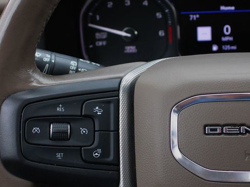 Used 2021 GMC Yukon Denali w/ Denali Premium Package image 25