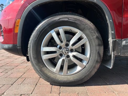 Used 2016 Volkswagen Tiguan S image 17
