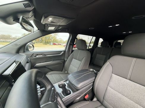 Used 2025 GMC Acadia Elevation image 10