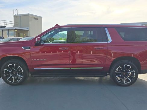 Used 2022 GMC Yukon XL SLT w/ SLT Luxury Package AWD/4WD image 5