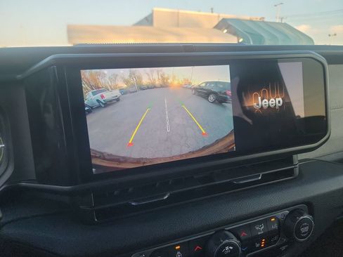 Used 2024 Jeep Wrangler Unlimited image 21