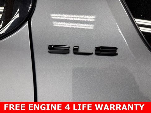 Used 2023 GMC Acadia SLE image 34