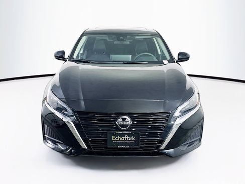 Used 2024 Nissan Altima 2.5 SV w/ SV Premium Package image 2