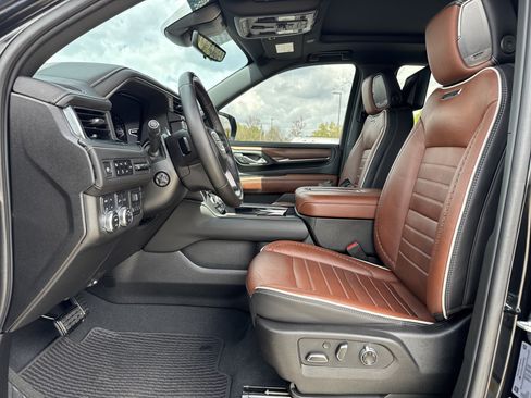 Used 2024 GMC Yukon Denali Ultimate AWD/4WD image 16