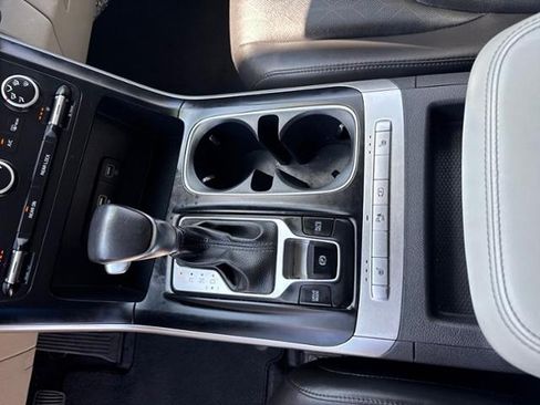 Used 2023 Kia Carnival LX FWD image 21