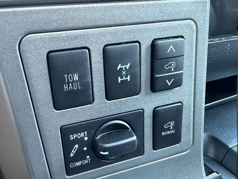 Used 2016 Toyota Sequoia Platinum AWD/4WD image 25