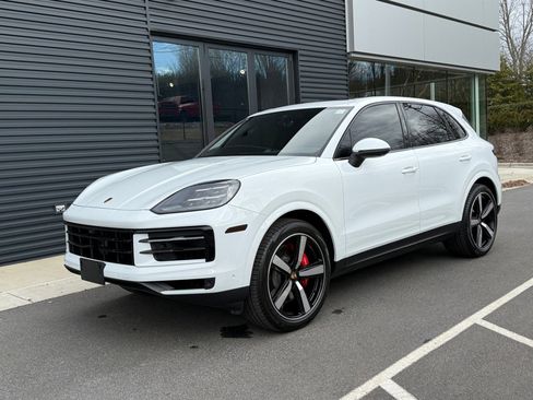 Certified 2025 Porsche Cayenne S image 1