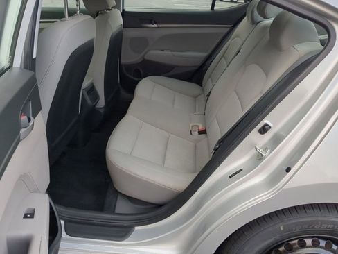 Used 2017 Hyundai Elantra SE image 18