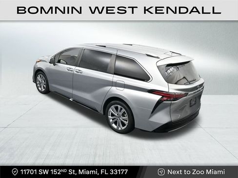 Used 2023 Toyota Sienna Platinum image 15