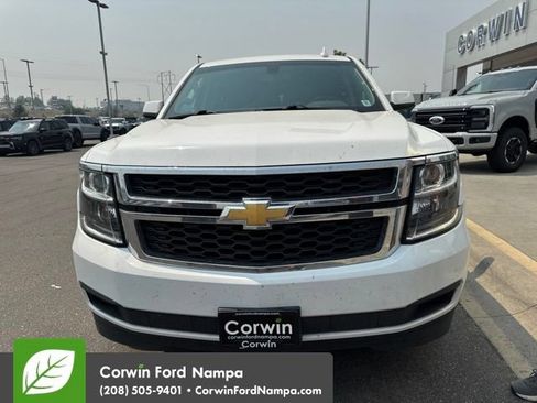 Used 2017 Chevrolet Suburban LS RWD image 2