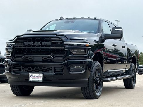 New 2026 RAM 2500 Laramie AWD/4WD image 3