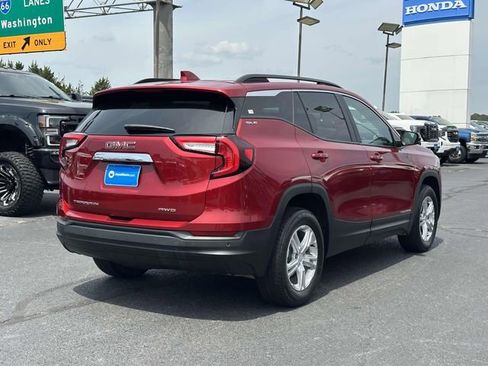 Used 2023 GMC Terrain SLE w/ Driver Convenience Package image 2