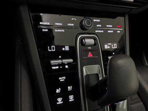 Certified 2023 Porsche Cayenne AWD/4WD image 18