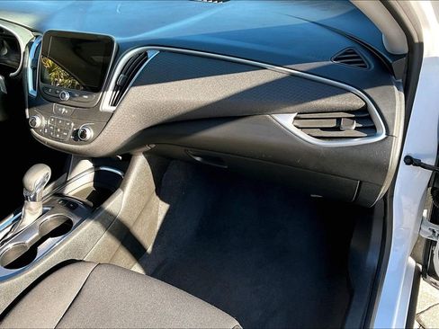 Used 2024 Chevrolet Malibu LT image 25