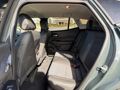 Used 2025 Chevrolet Trax LT image 27