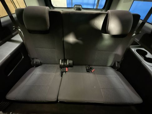 Used 2018 Chevrolet Suburban LS image 30