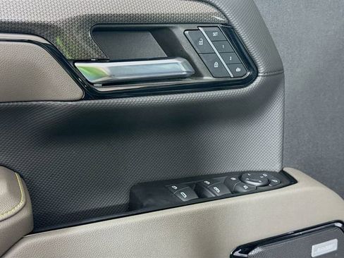 Used 2023 Chevrolet Silverado 1500 ZR2 w/ Technology Package image 19