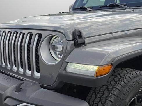 Used 2023 Jeep Gladiator Overland w/ LED Lighting Group AWD/4WD image 36