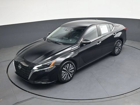 Used 2024 Nissan Altima 2.5 SV FWD image 39