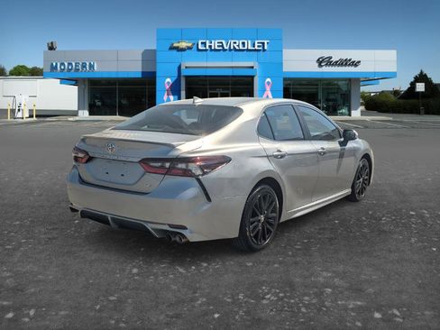 Used 2024 Toyota Camry SE image 5