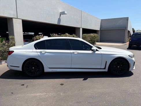 Used 2021 BMW 740i w/ M Sport Package RWD image 3