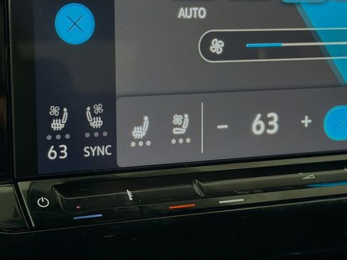 Used 2024 Volkswagen Atlas Cross Sport SE image 24