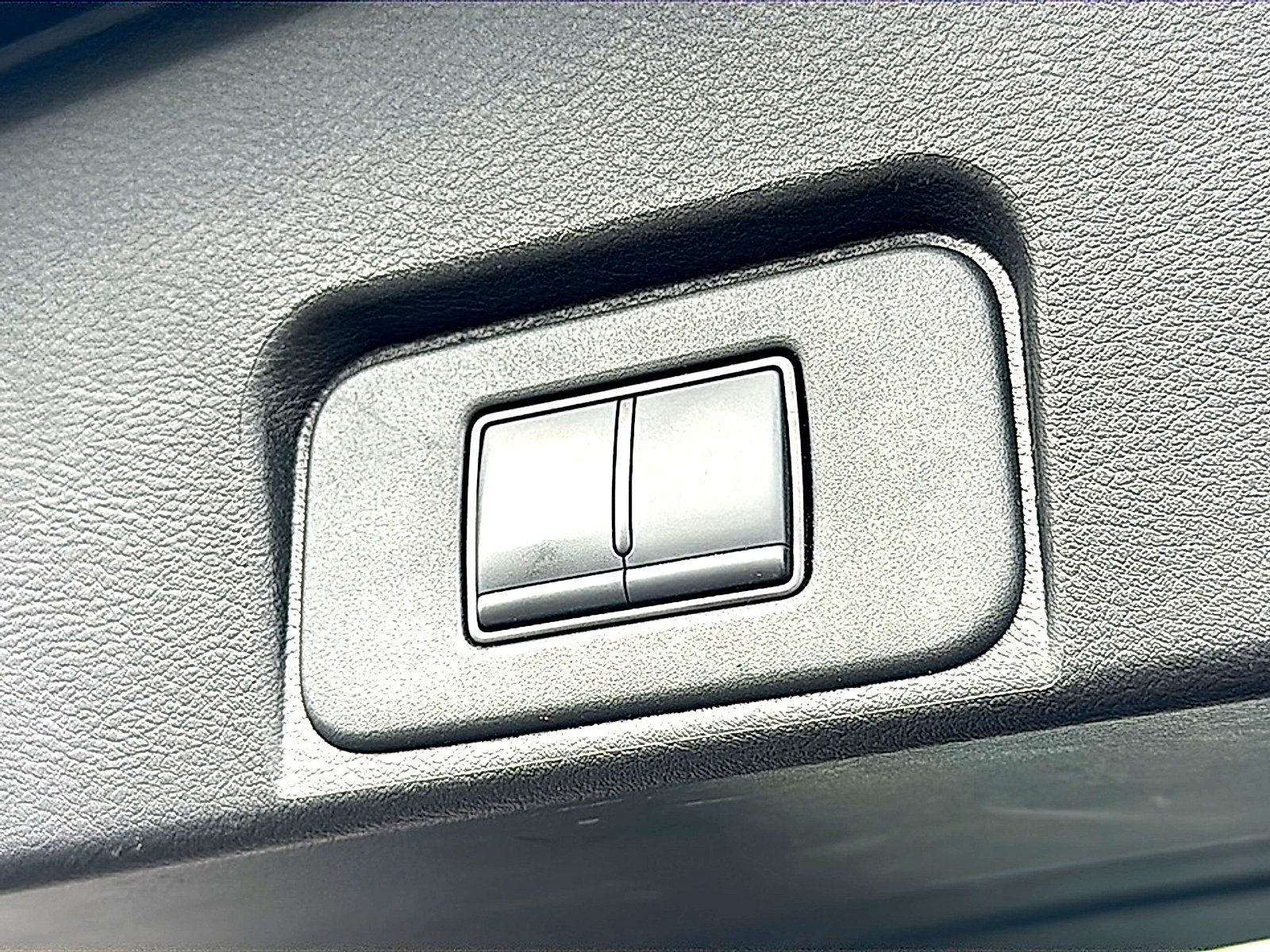 Used 2025 Nissan Rogue SV FWD image 22