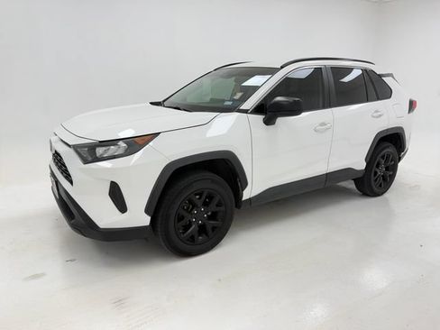 Used 2021 Toyota RAV4 LE FWD image 5
