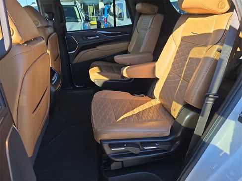 Used 2022 Cadillac Escalade Premium Luxury w/ LPO, Radiant Package image 38