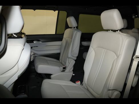 Used 2026 Jeep Grand Wagoneer Summit AWD/4WD image 24