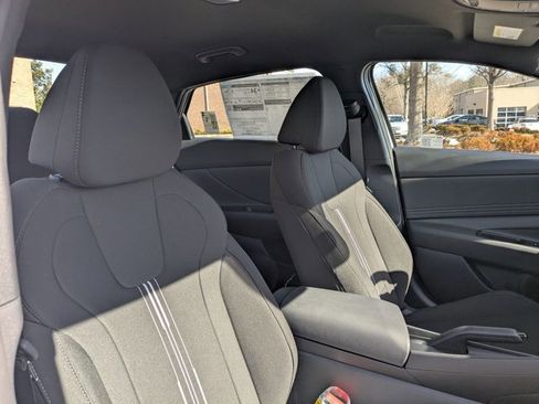 Used 2025 Hyundai Elantra Sport image 21
