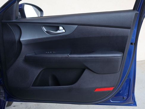 Used 2020 Kia Forte LXS FWD image 25