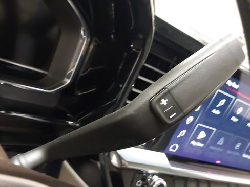 Used 2024 GMC Sierra 3500 SLE w/ SLE Convenience Package image 21