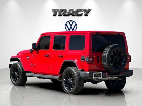Used 2025 Jeep Wrangler Unlimited Sahara AWD/4WD image 6